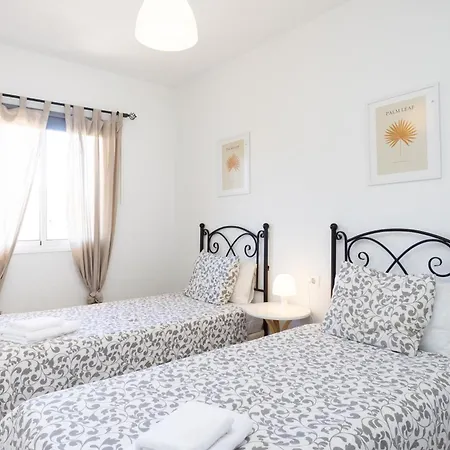 Home2book Cozy Sea Views 公寓